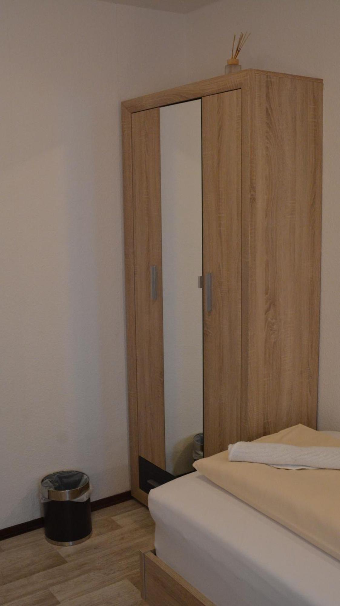 Hotel-Gasthof Zur Rose Weißenhorn الغرفة الصورة