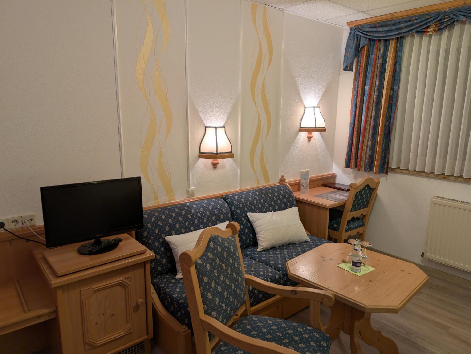 Hotel-Gasthof Zur Rose Weißenhorn الغرفة الصورة
